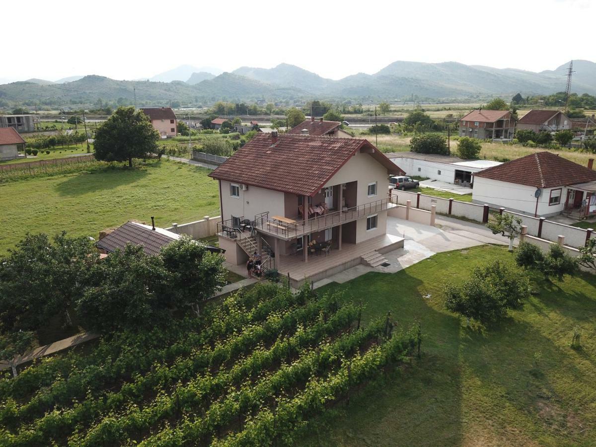 Eko Apartmani Krackovic Golubovci Exterior foto
